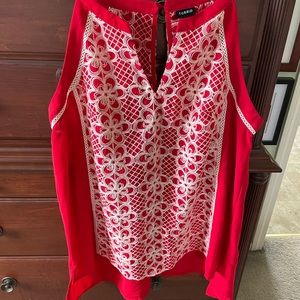 Gorgeous Torrid
Tank With Embroidered
Accents Size 1